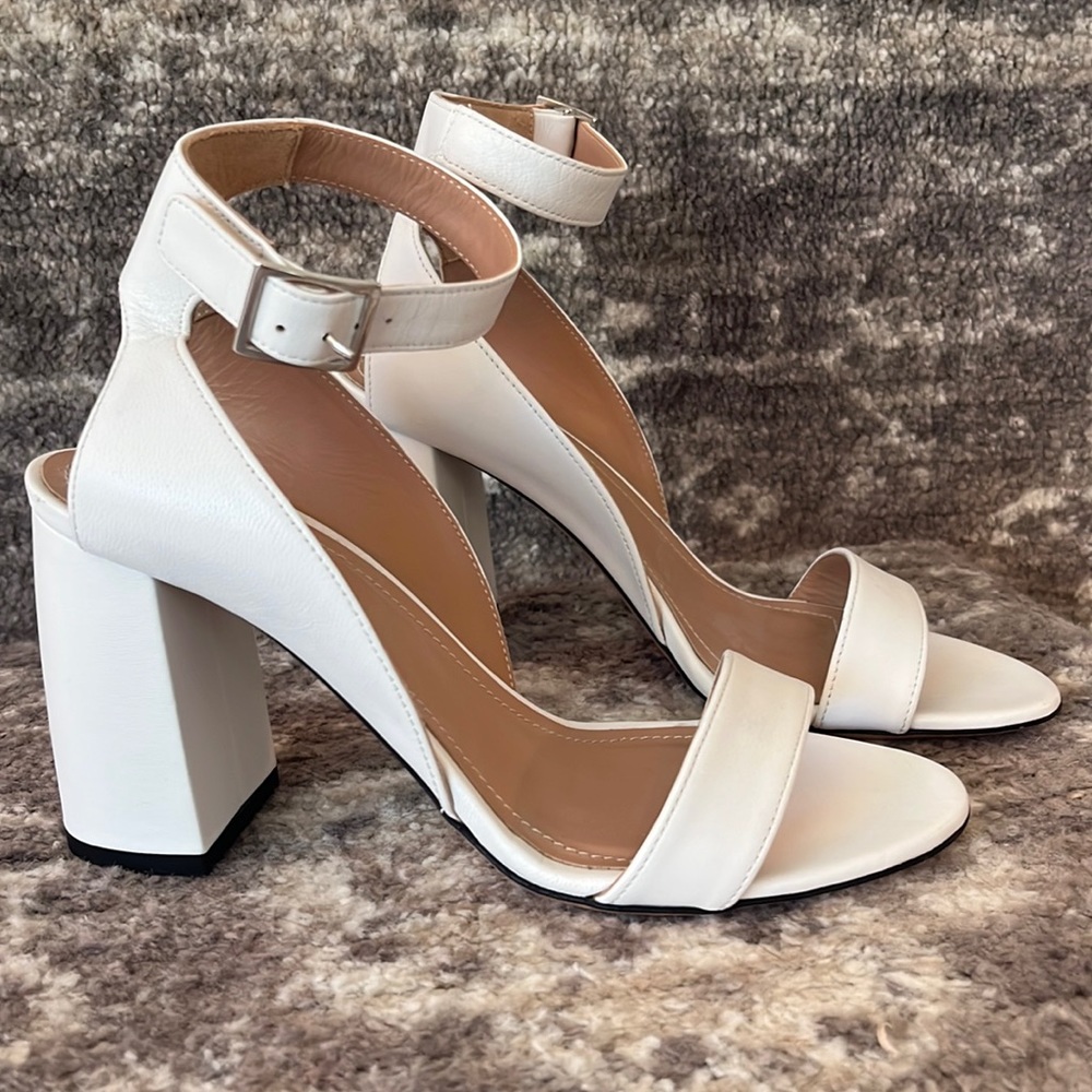 NWOT Leith white leather platform pumps